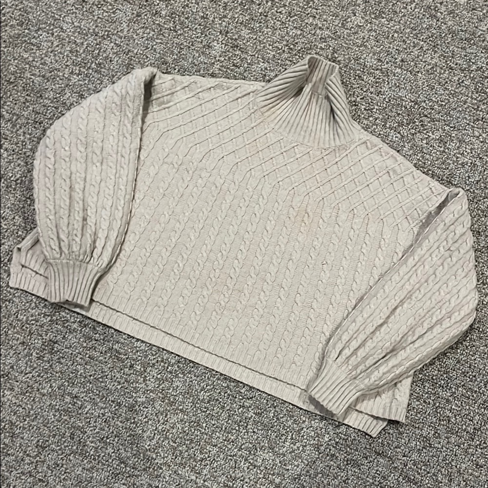 Elegant Gray Knit Sweater (Cropped)